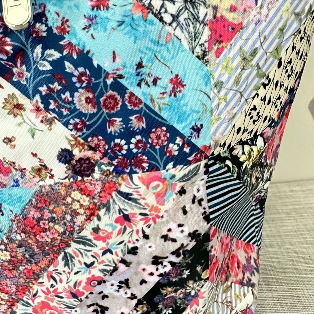 Lesportsac Floral Patchwork Quilt Easy Carry Tote NWT - Picture 4 of 7